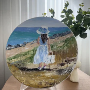 دیوارکوب نقاشی رنگ روغن دختر با کلاه ساحلی و کیف در ساحل سبک امپرسیون و تکنیک ایمپاستو