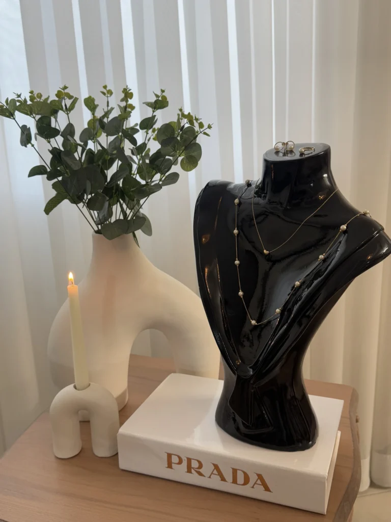 مانکن و استند طرح یقه پاپیون مانکن شاخص و استند ویترین طلا و جواهر و بدلیجات فروشی