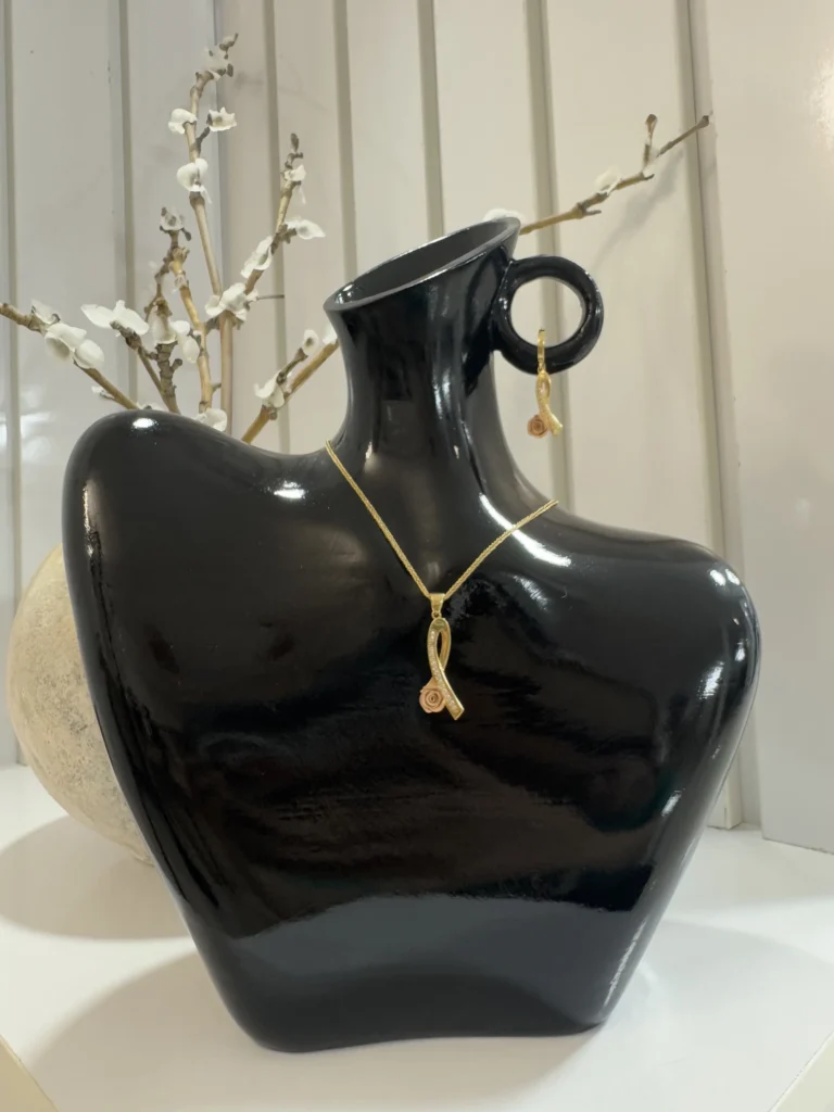 مانکن طلا و جواهر و بدلیجات نیم تنه ی آتوسا طرح پیراهنی