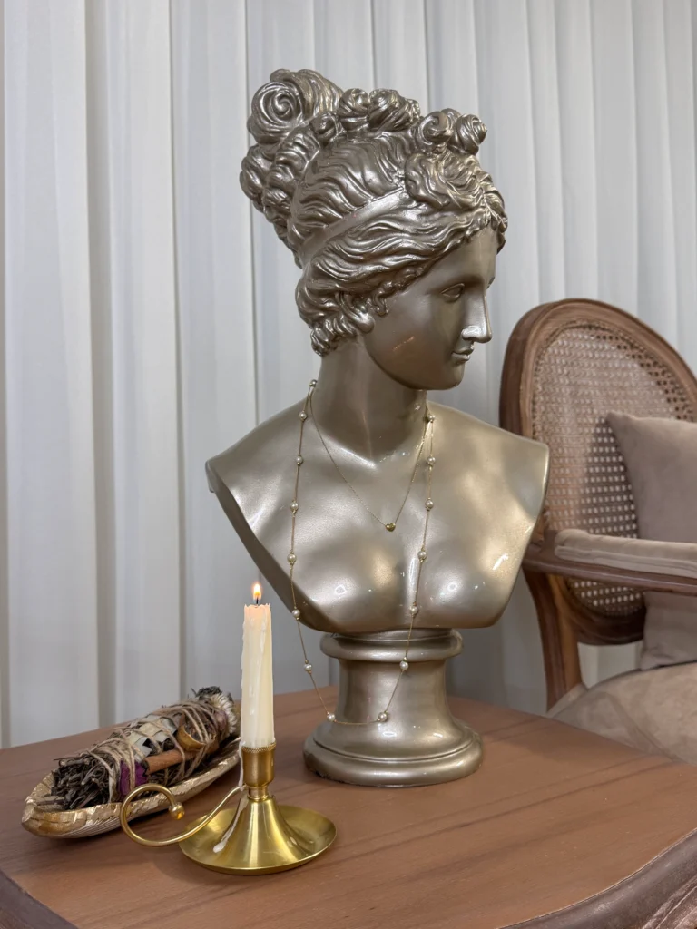 مانکن نیم تنه ی ونوس طرح پایه دار استند و مانکن شاخص ویترین طلا و جواهر و بدلیجات فروشی