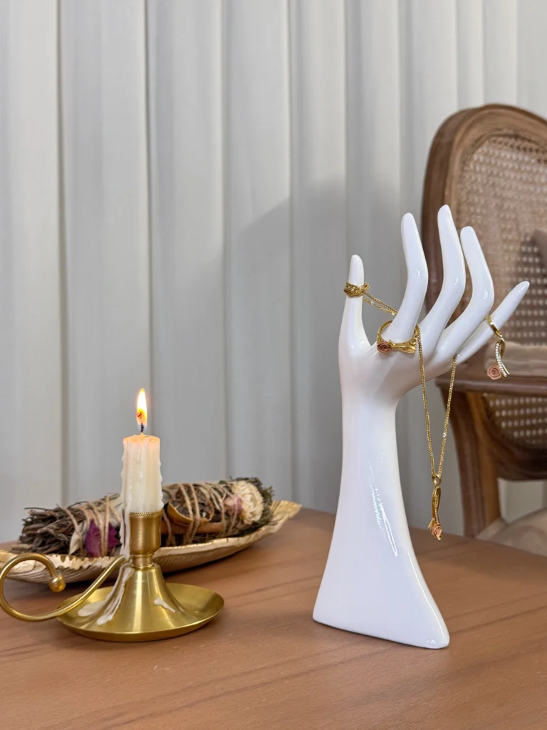 مانکن دست طلا و جواهر و استند انگشتر مدل دست لیدی طرح دست کشیده و ظریف